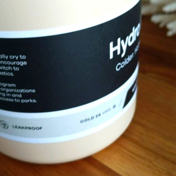 Hydro flask 🔥NWT🔥32 oz wide mouth reg cap. NEVER USED. Authentic!!!!! - Picture 6 of 12